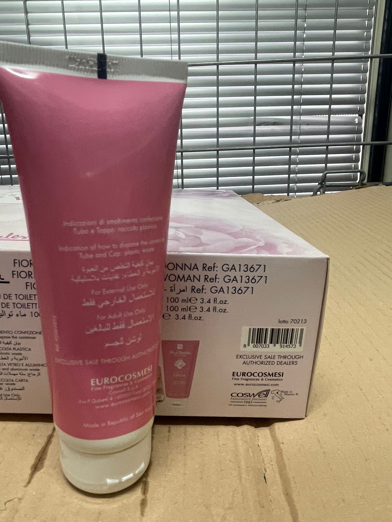 Official image of Cosmetic set ; Renato Balestra ; Fiori di Essenza Divina published by OECD