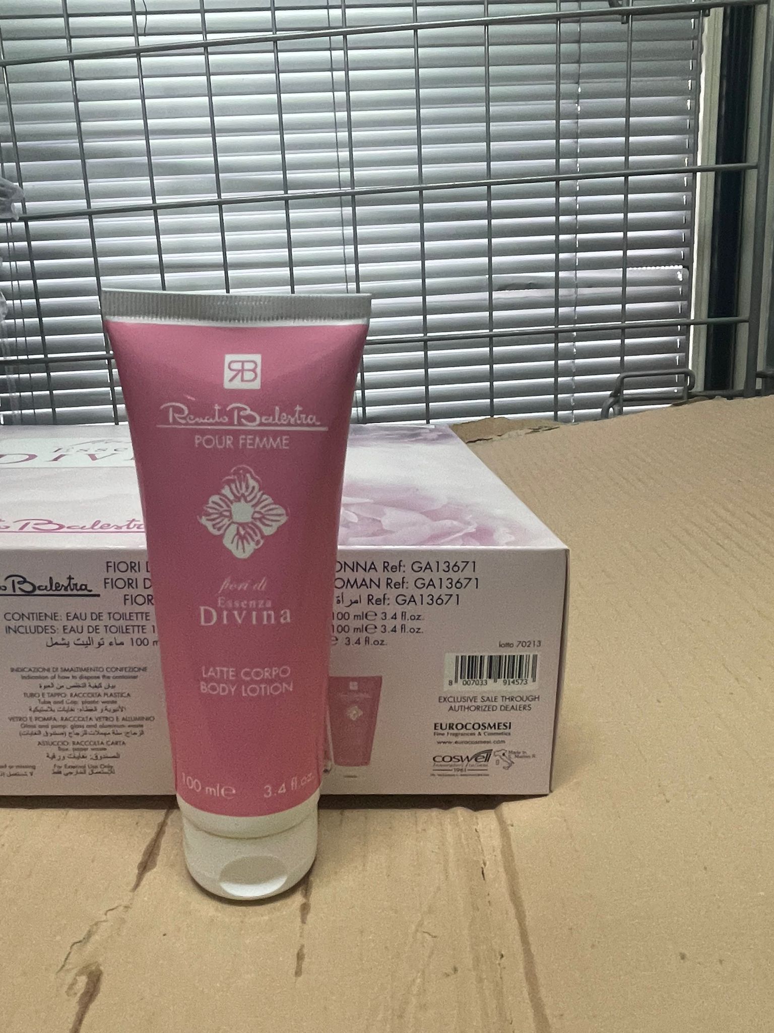Official image of Cosmetic set ; Renato Balestra ; Fiori di Essenza Divina published by OECD 3