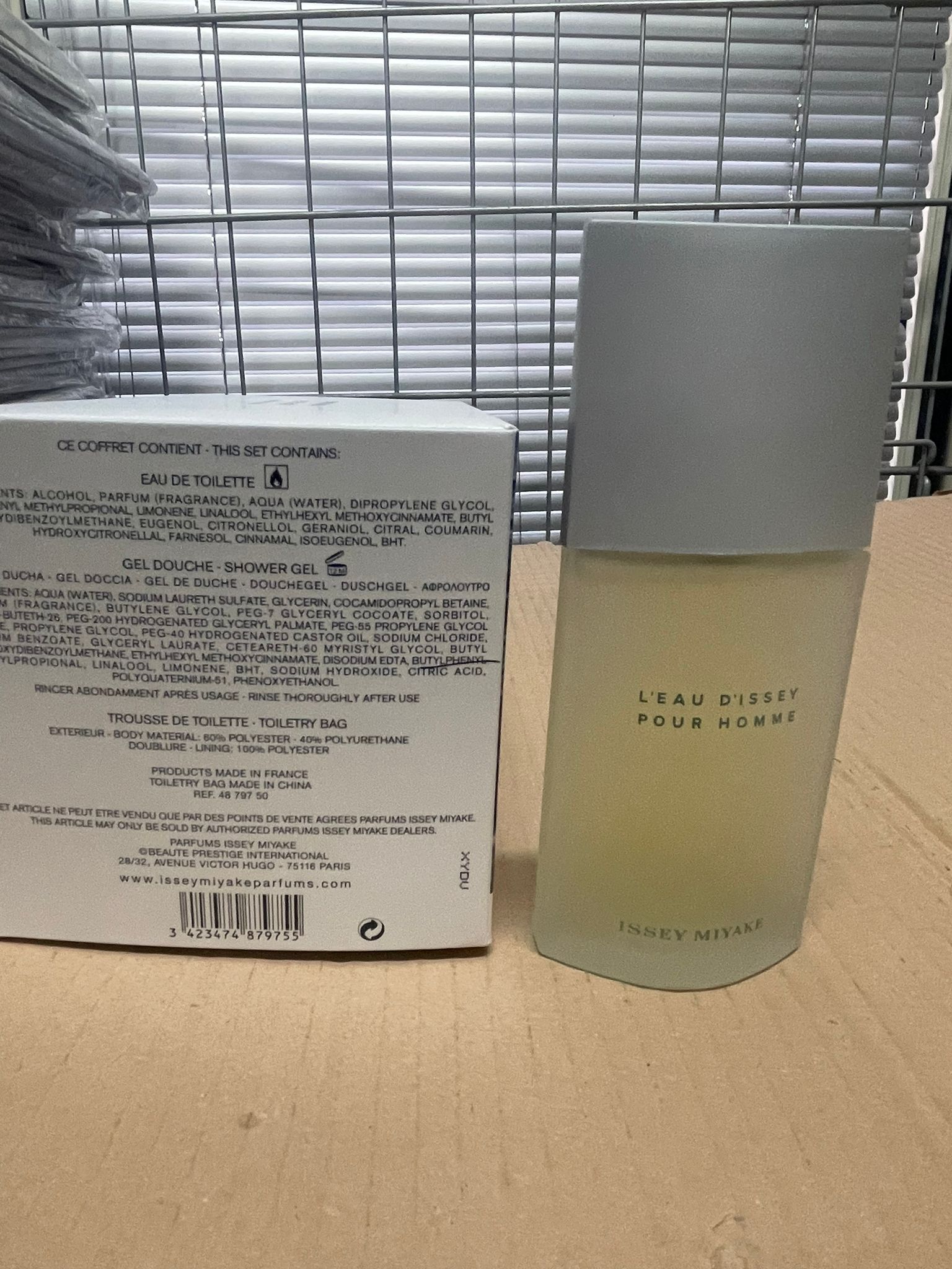 Official image of Cosmetic set ; ISSEY MIYAKE ; Eau de toilette - Gel doccia published by OECD 3