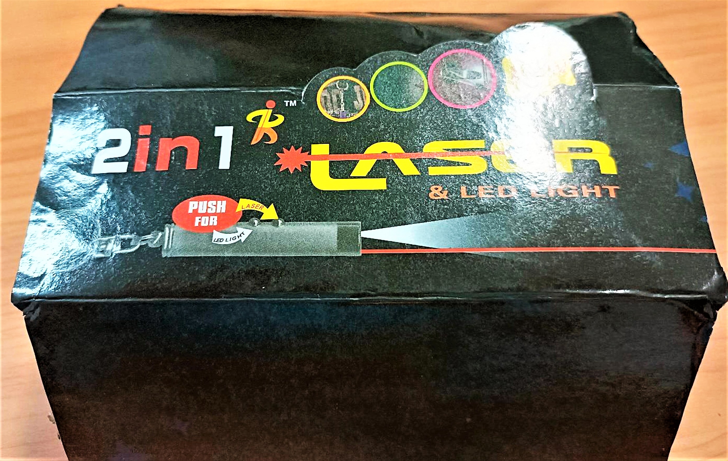 Official image of Laser pointer ; Unknown ; 2 in 1 Laser e luce published by OECD