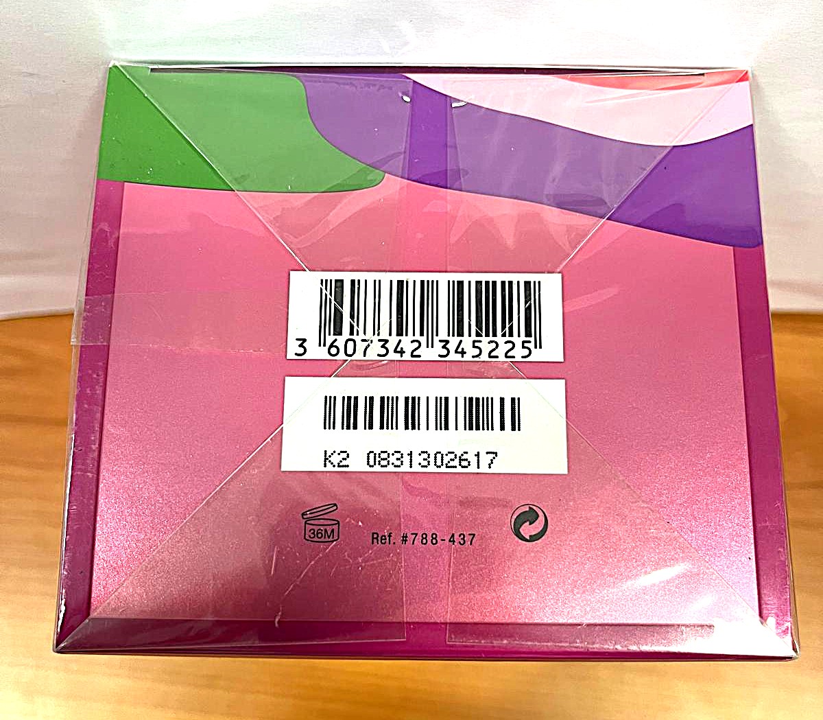 Official image of Perfume ; MARC JACOBS ; OH, LOLA! published by OECD 3