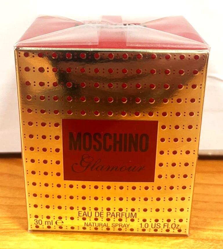 Official image of Perfume ; Moschino ; Glamour published by OECD