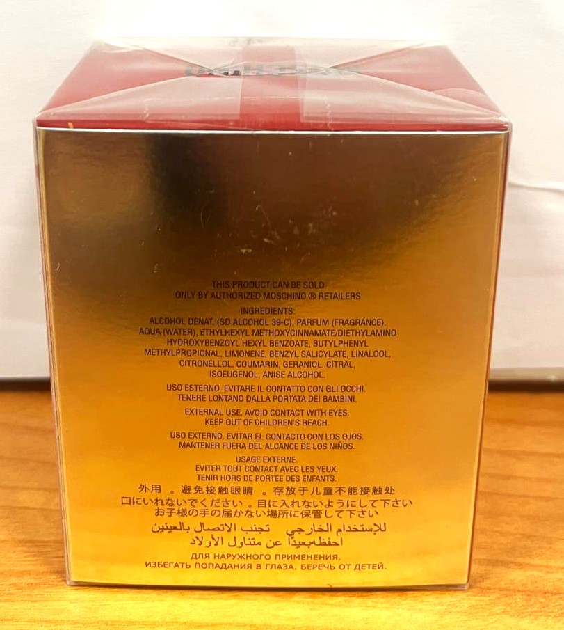 Official image of Perfume ; Moschino ; Glamour published by OECD 2