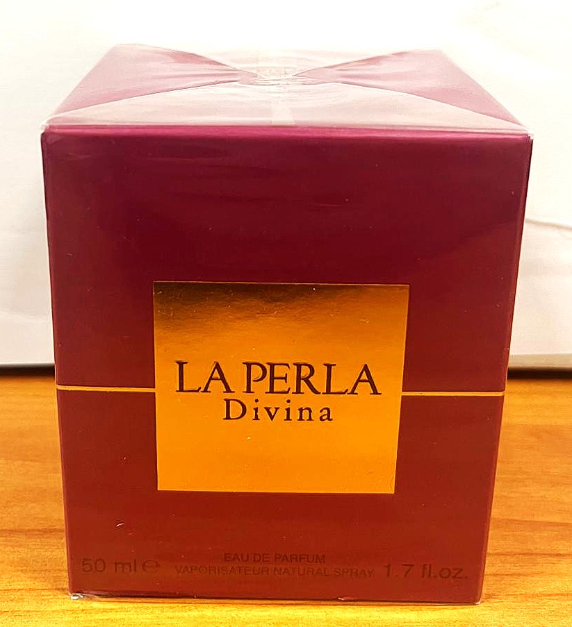 Official image of Perfume ; La perla ; Divina published by OECD