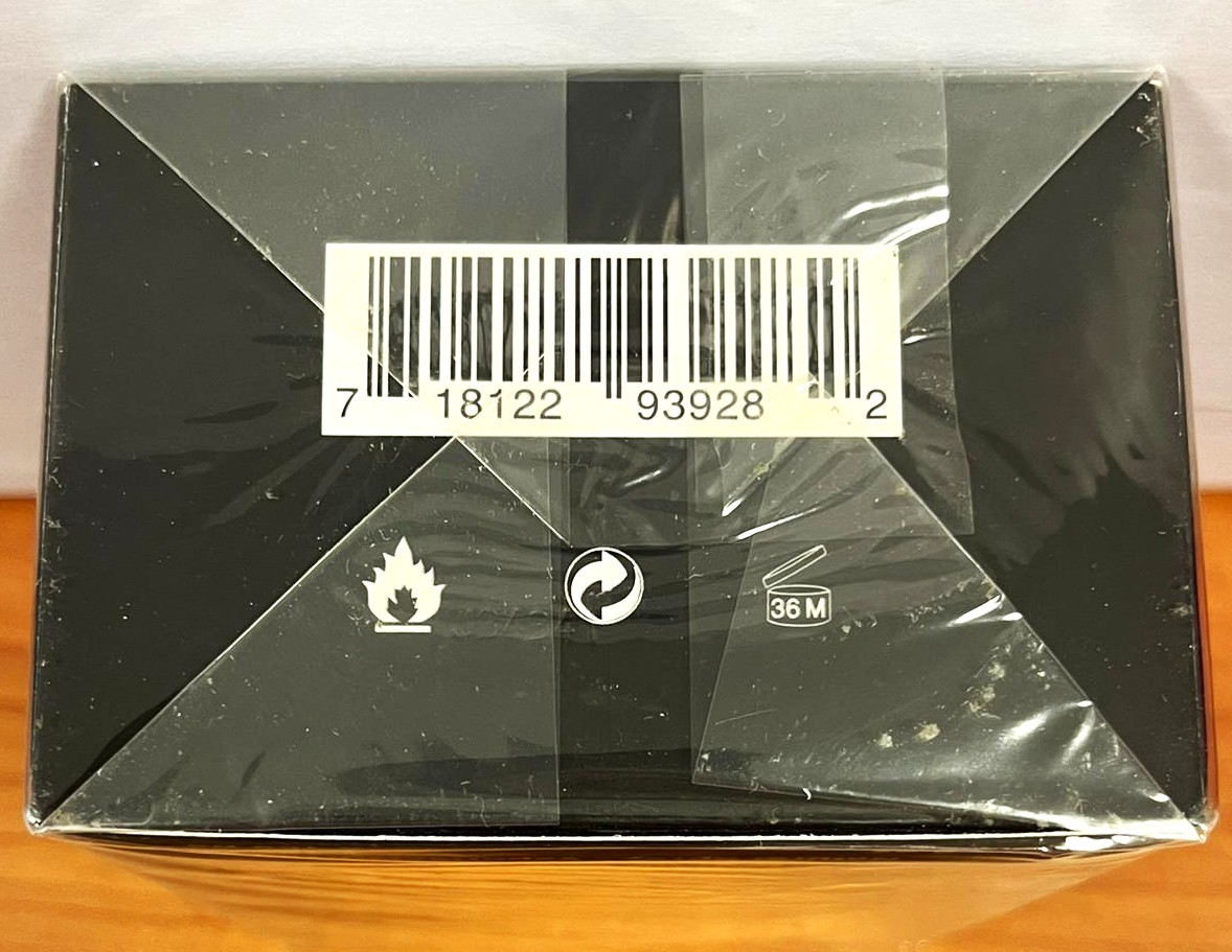 Official image of Perfume ; Madonna ; It's Black published by OECD 3