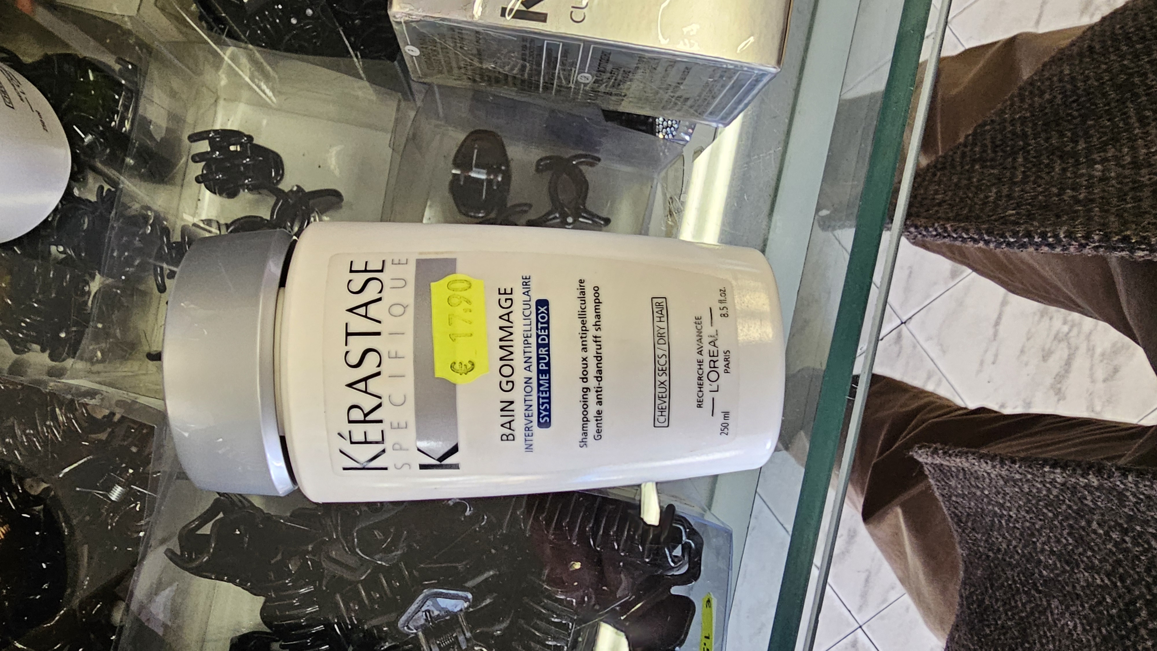 Official image of Shampoo ; Kerastase ; Specifique published by OECD