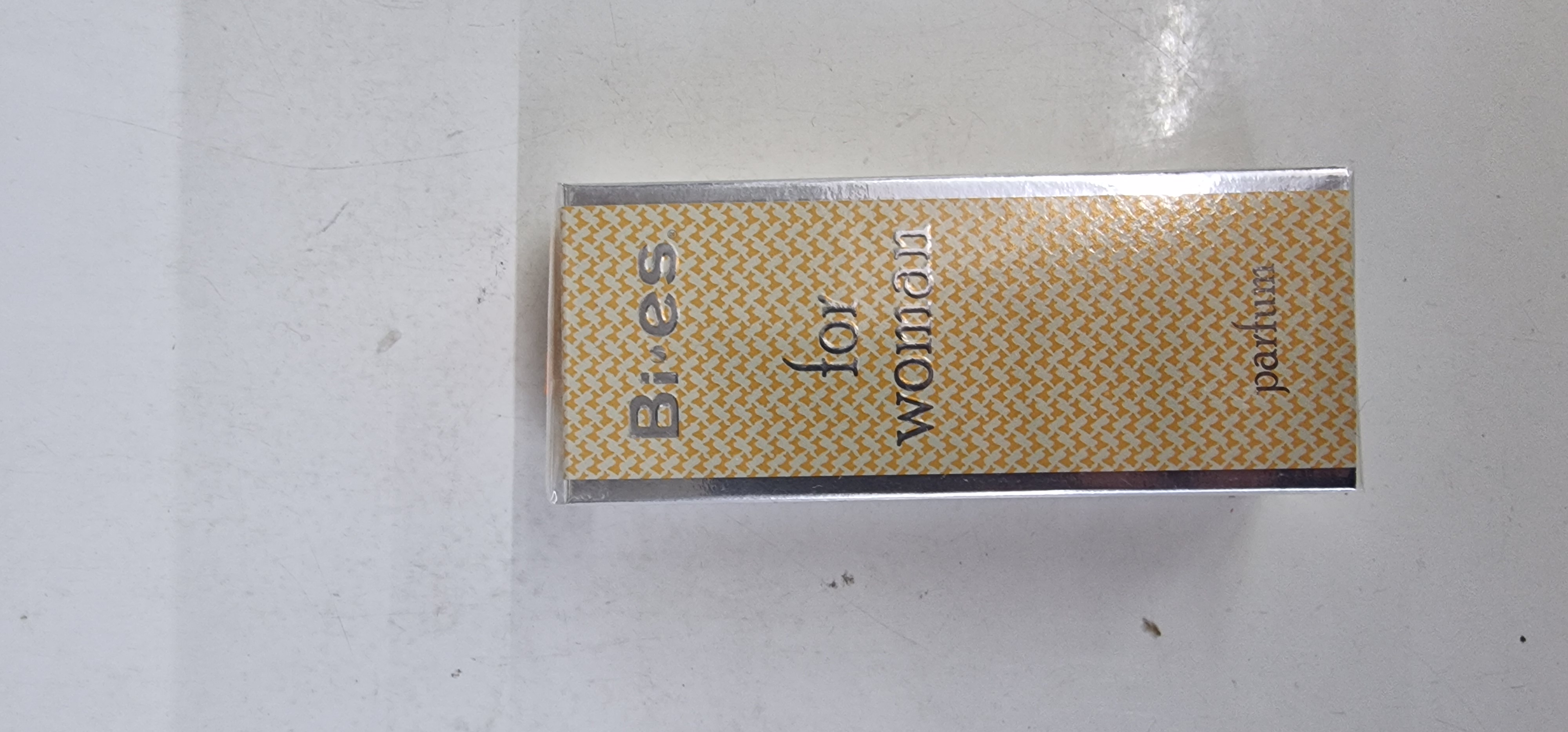 Official image of Perfume ; Bi es ; for woman published by OECD