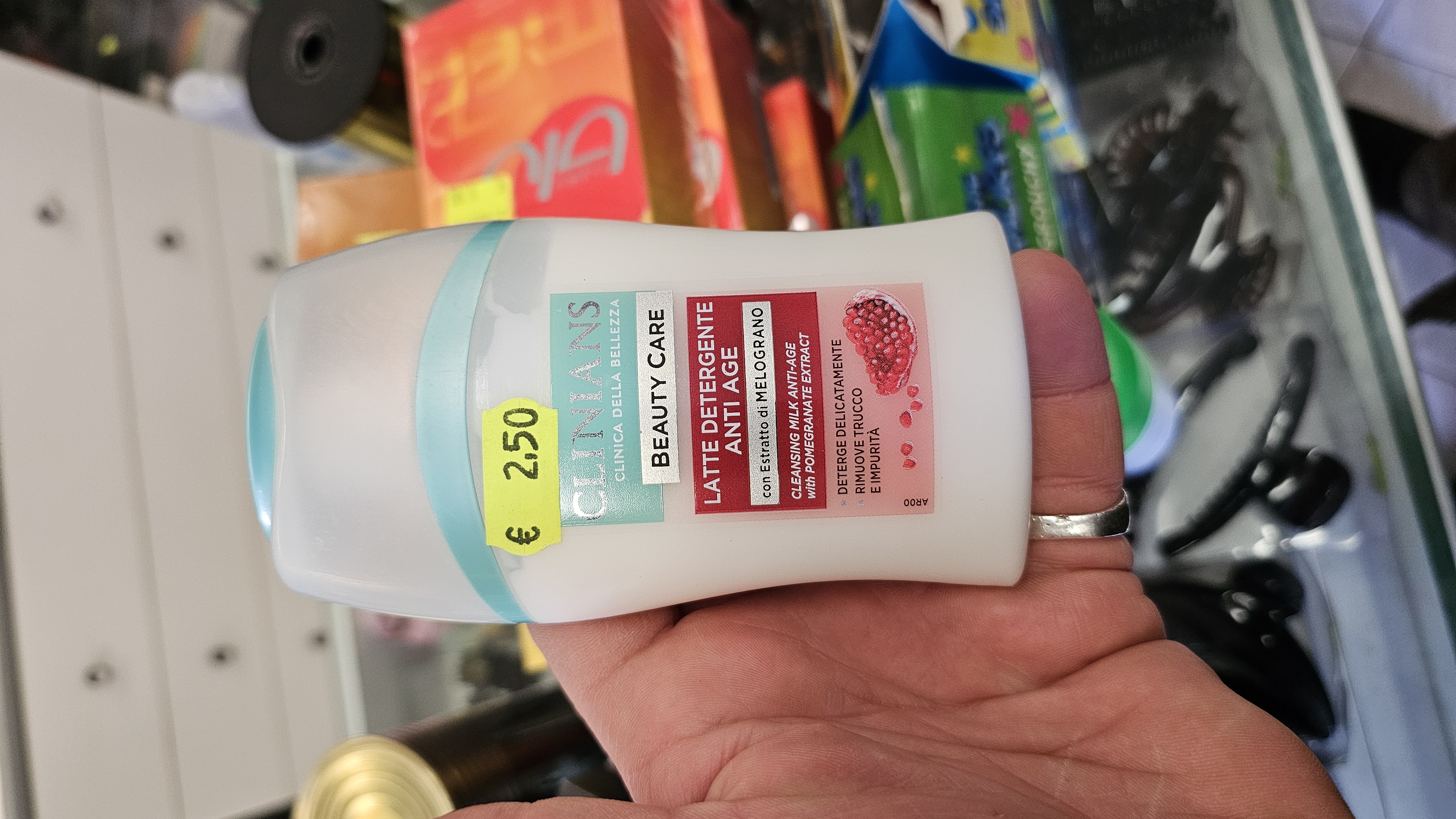 Official image of Cleansing milk ; Clinians ; Beauty care published by OECD