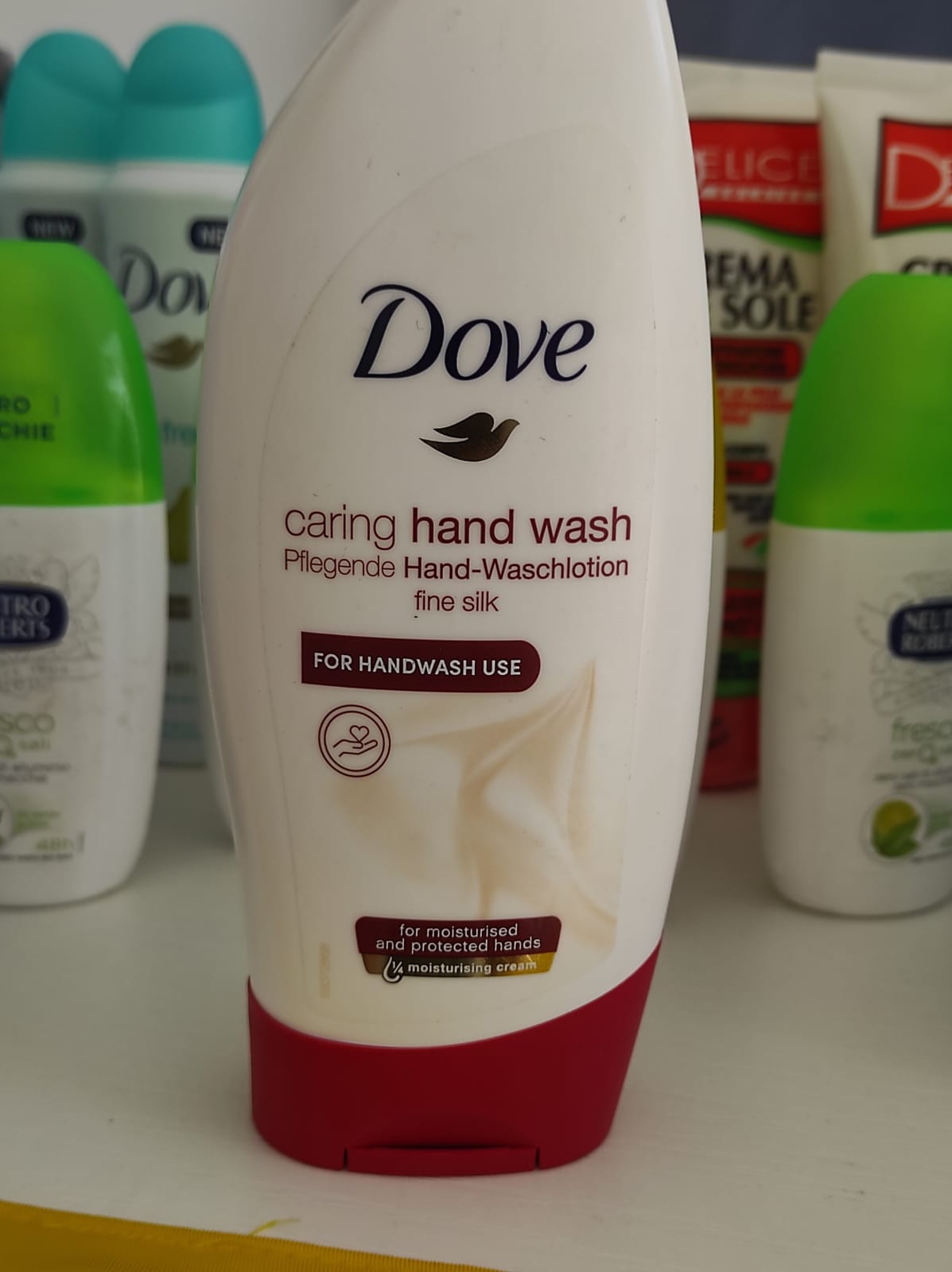 Official image of Liquid soap ; Dove ; Lavaggio a mano delicato- lozione detergente per mani curative published by OECD 2
