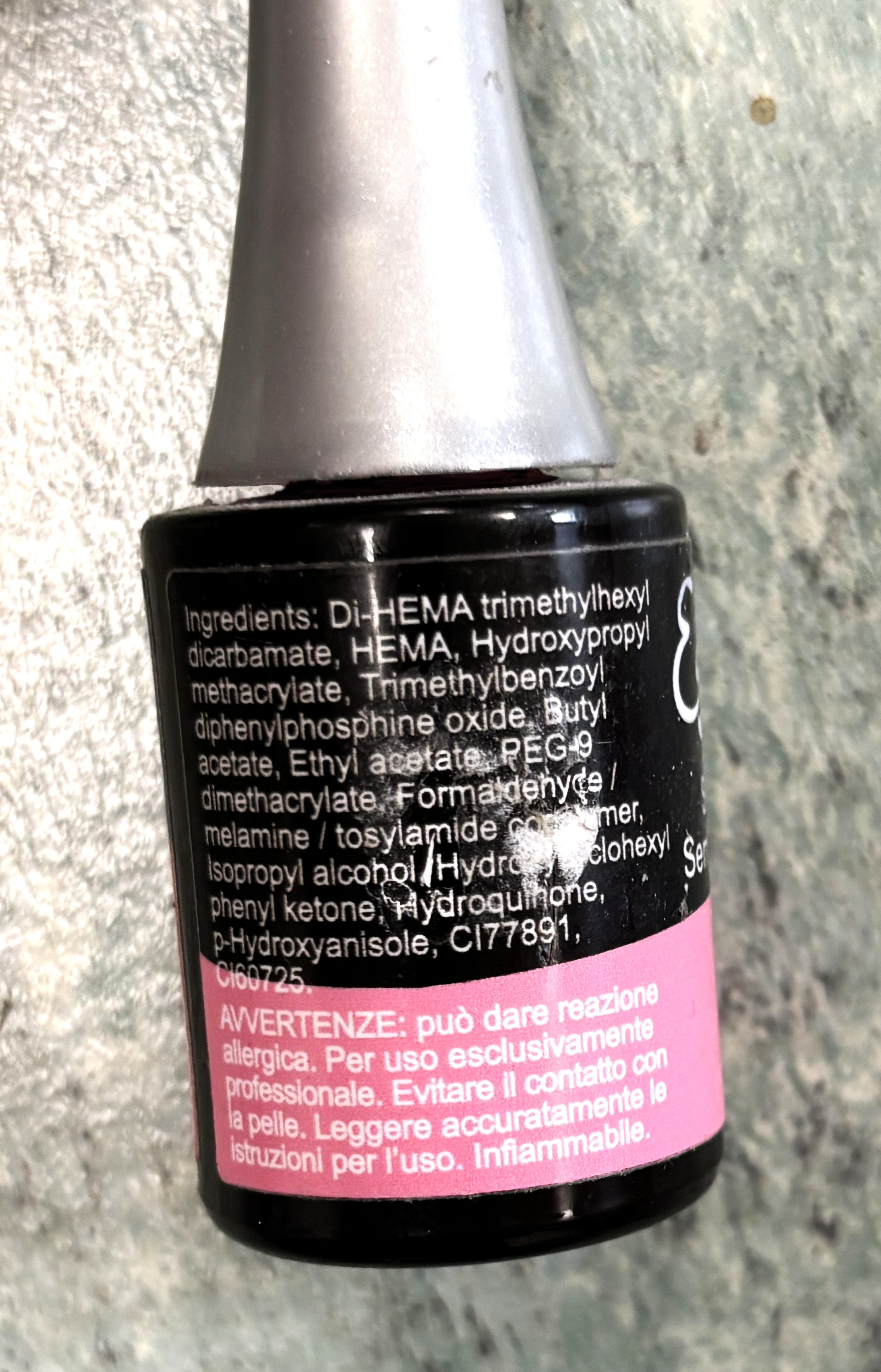 Official image of Gel nail polish ; Estrosa ; Smalto gel Fiesta published by OECD 3
