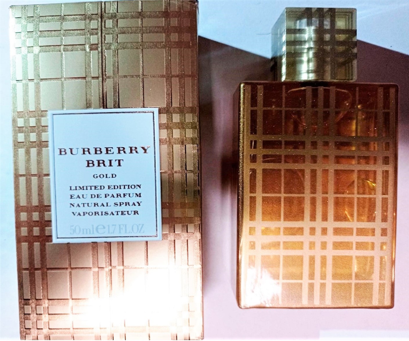 Official image of Perfume ; Burberry ; Brit published by OECD 2