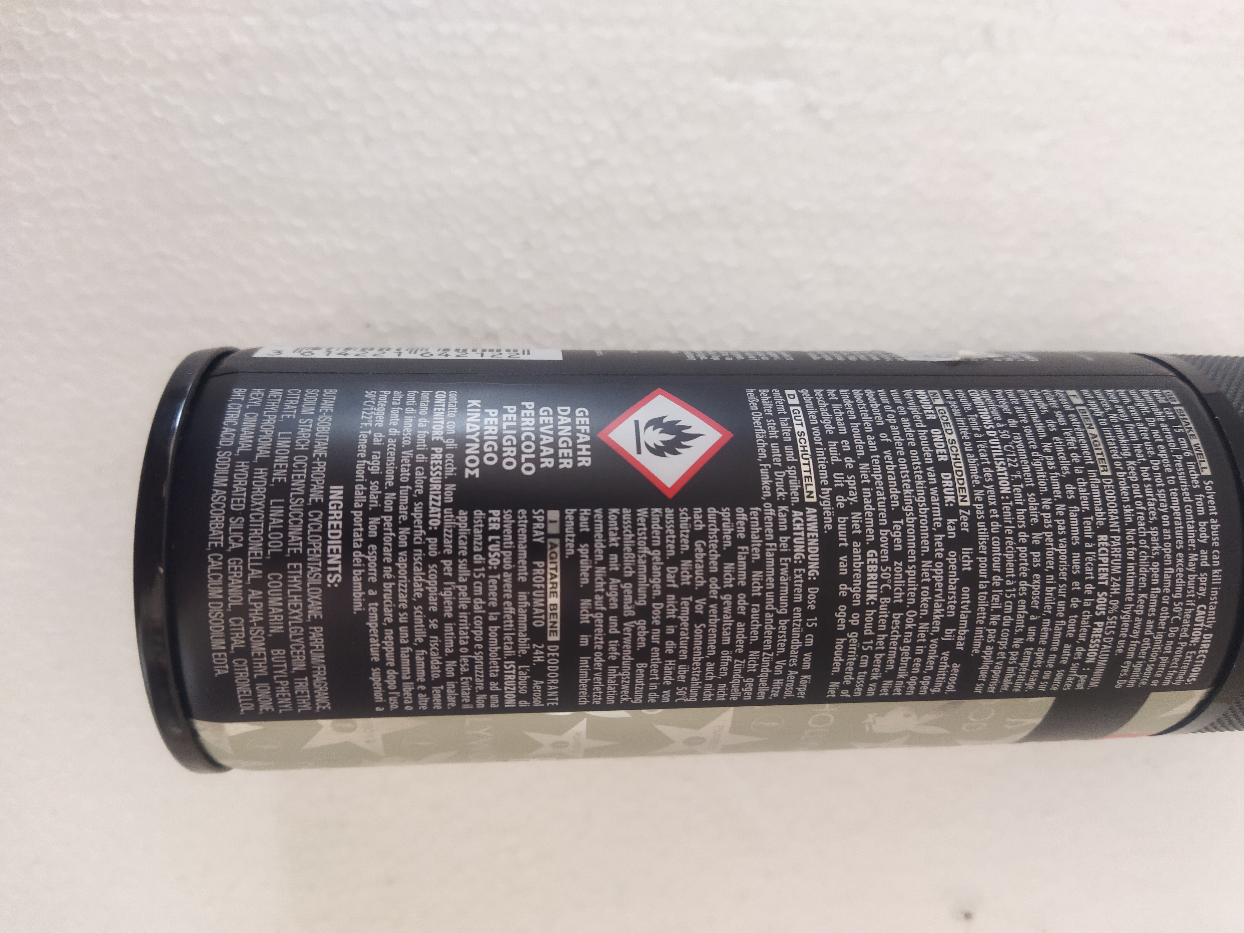 Official image of Deodorant ; Playboy ; Hollywood published by OECD 4