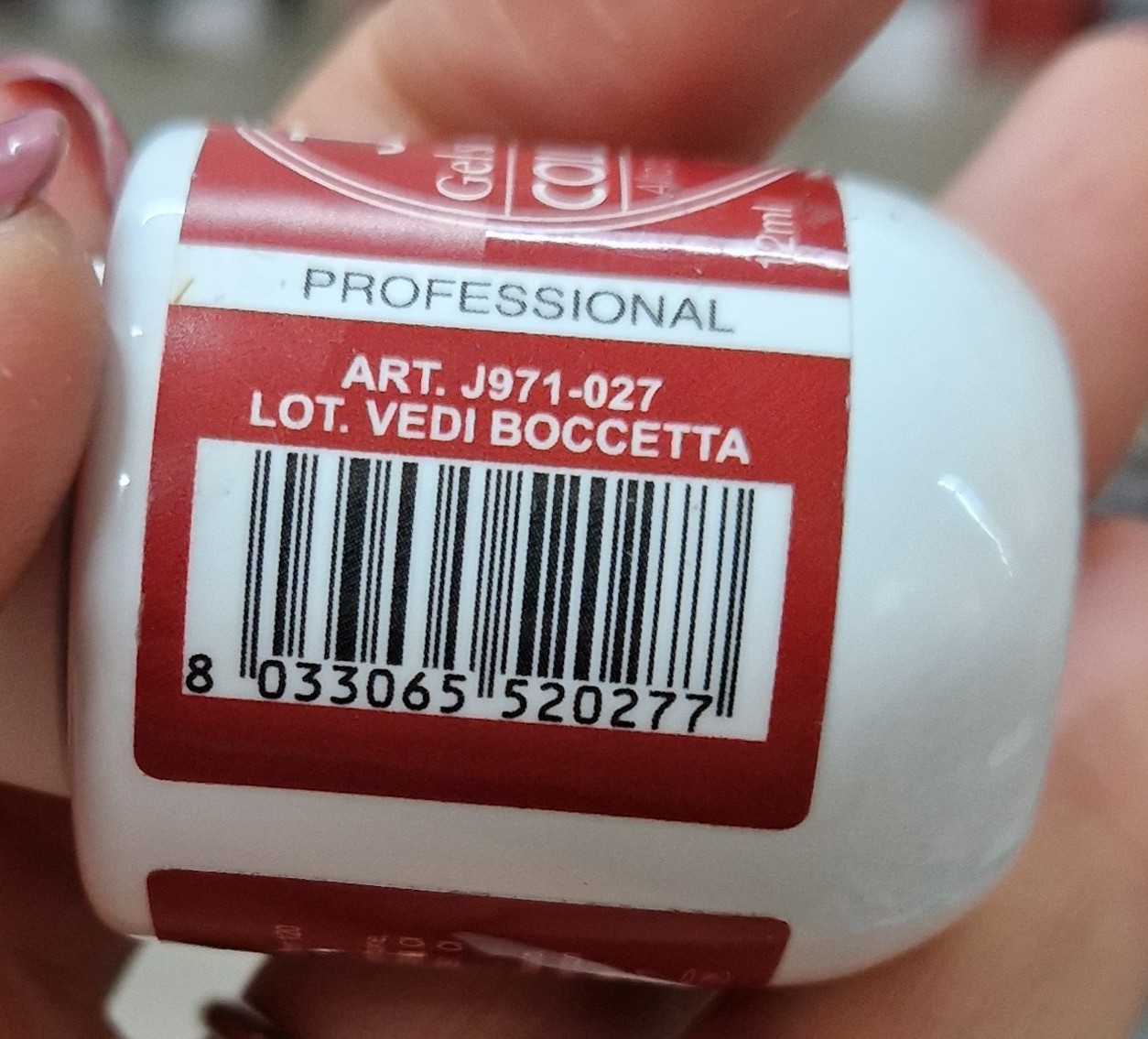 Official image of Gel nail polish ; Jessie Milano ; Color Shine 027 published by OECD 3