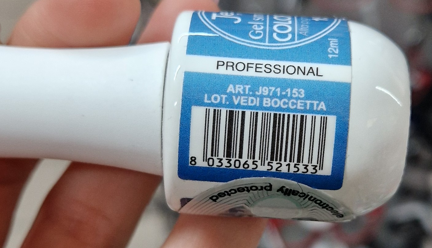 Official image of Gel nail polish ; Jessie Milano ; Color Shine 153 published by OECD 3