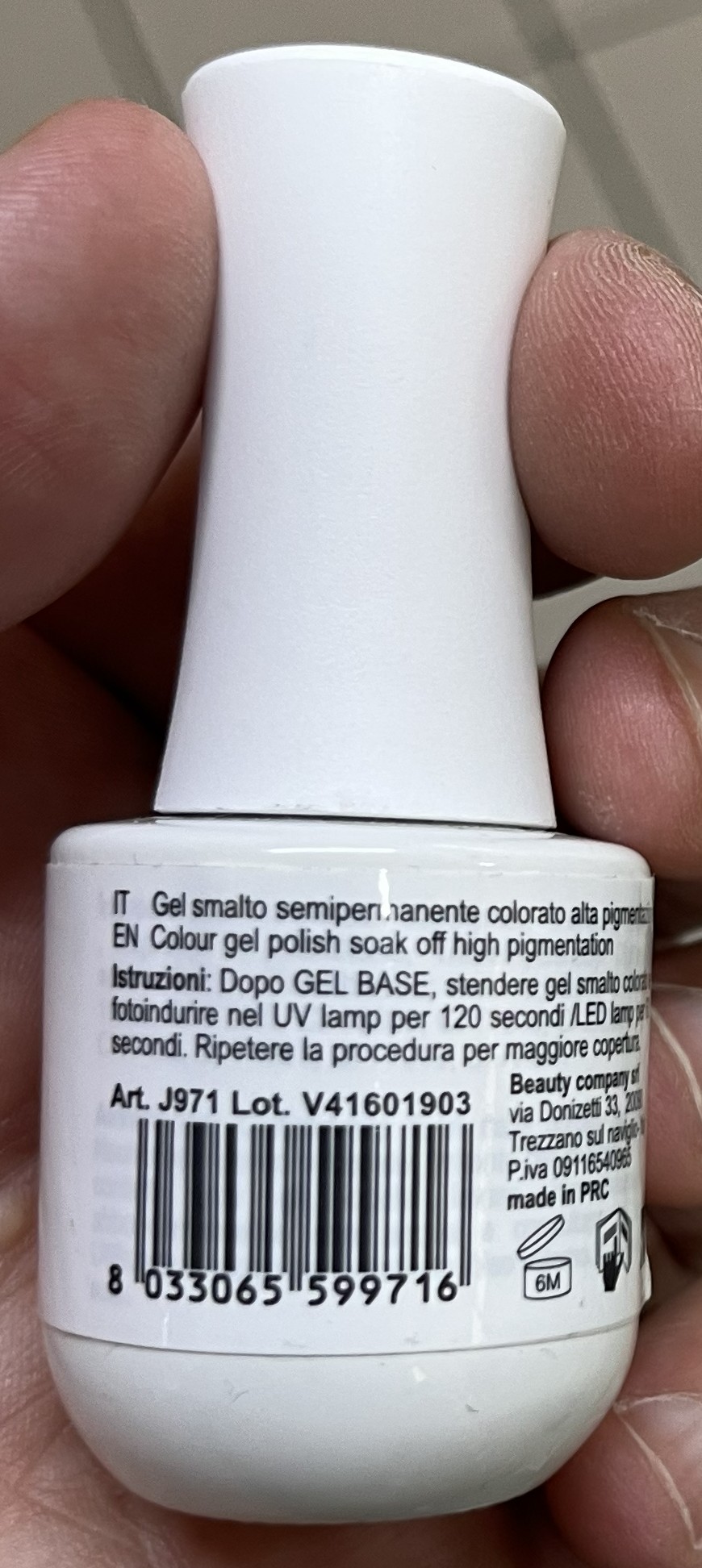 Official image of Gel nail polish ; Jessie Milano ; Color Shine pigmentazione n.249 e 250 published by OECD 2