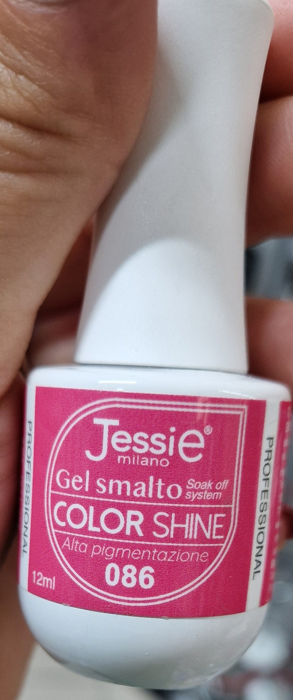 Official image of Gel nail polish ; Jessie Milano ; Color Shine 086 published by OECD