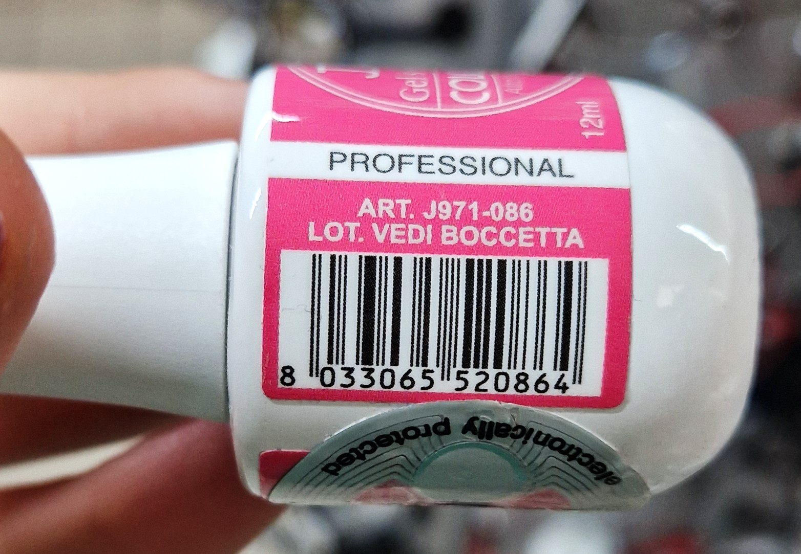Official image of Gel nail polish ; Jessie Milano ; Color Shine 086 published by OECD 3