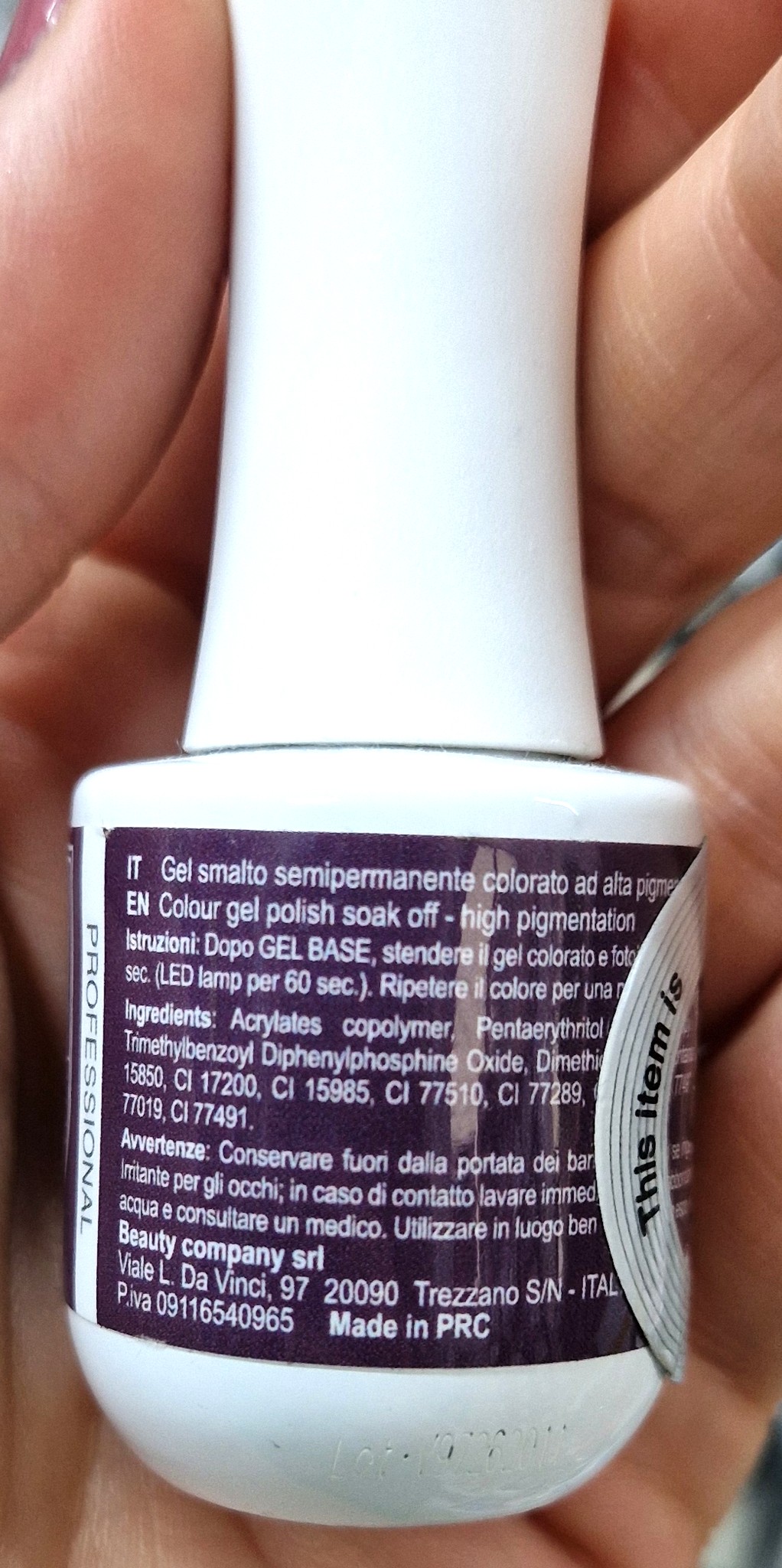 Official image of Gel nail polish ; Jessie Milano ; Color Shine 083 published by OECD 2
