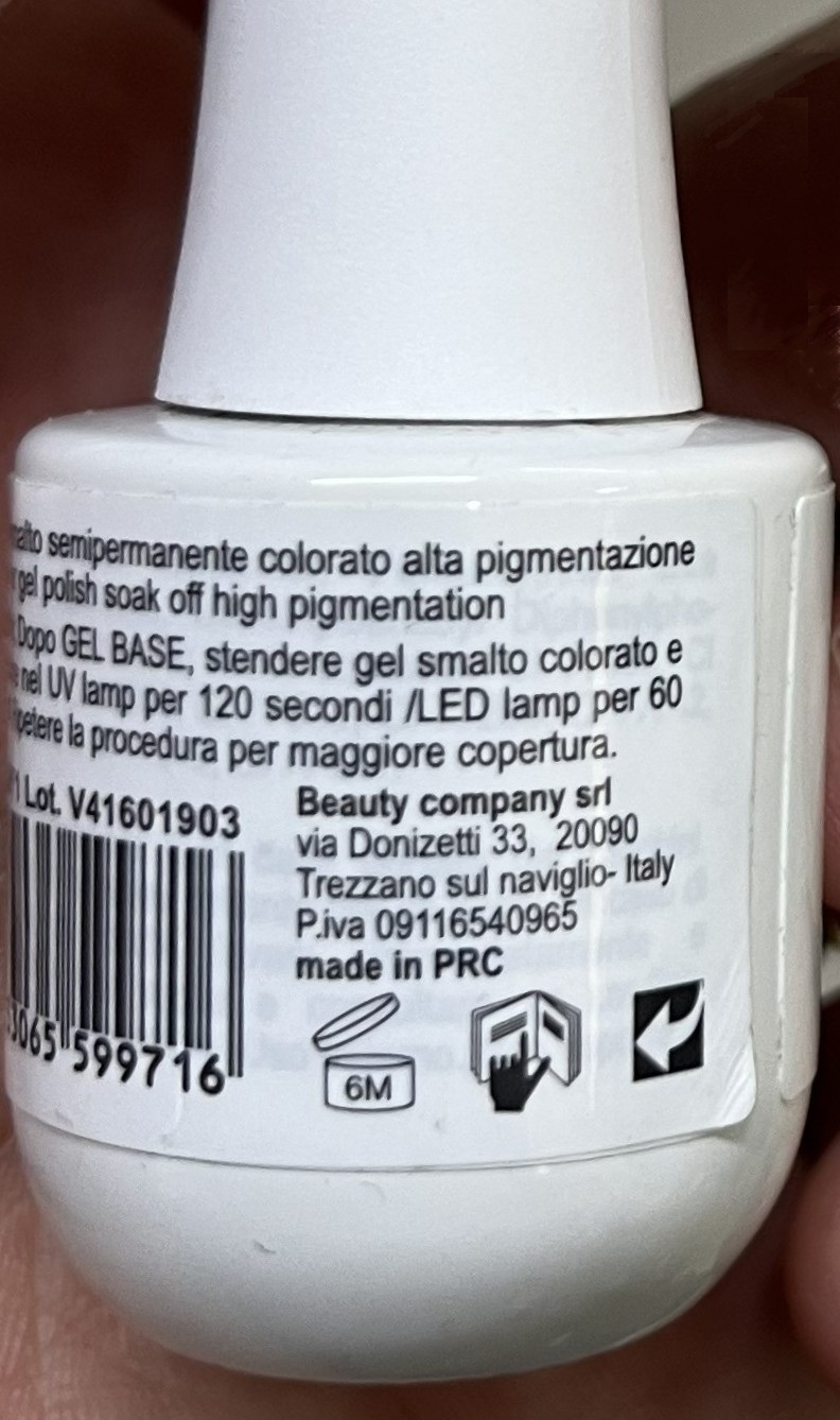 Official image of Gel nail polish ; Jessie Milano ; Color Shine pigmentazione 260 e 262 published by OECD 7