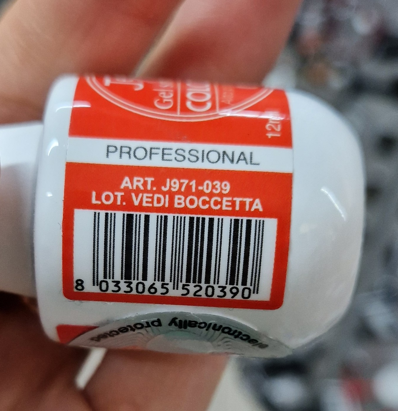 Official image of Gel nail polish ; Jessie Milano ; Color Shine 039 published by OECD 3