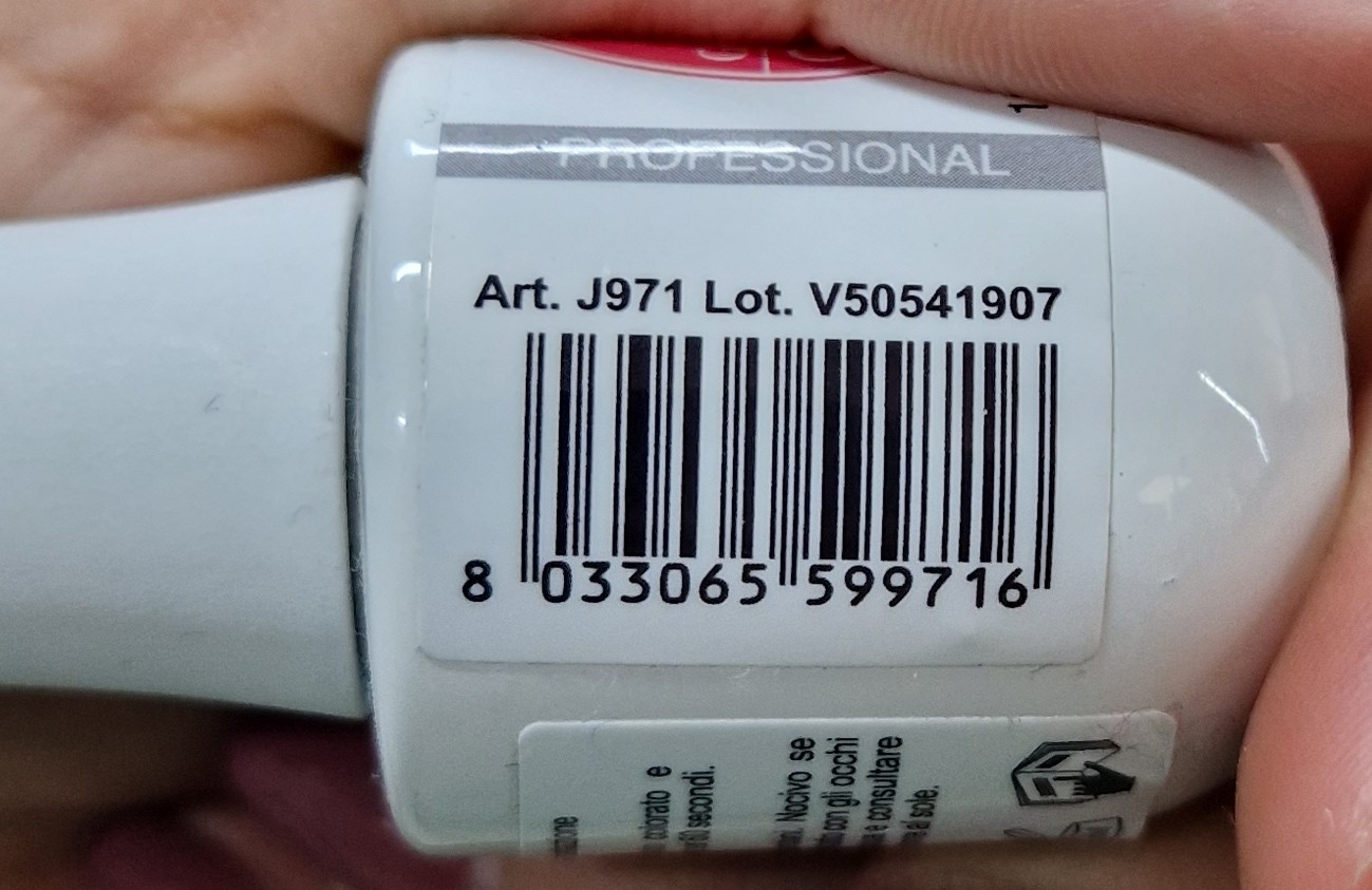 Official image of Gel nail polish ; Jessie Milano ; Color Shine 258 published by OECD 3