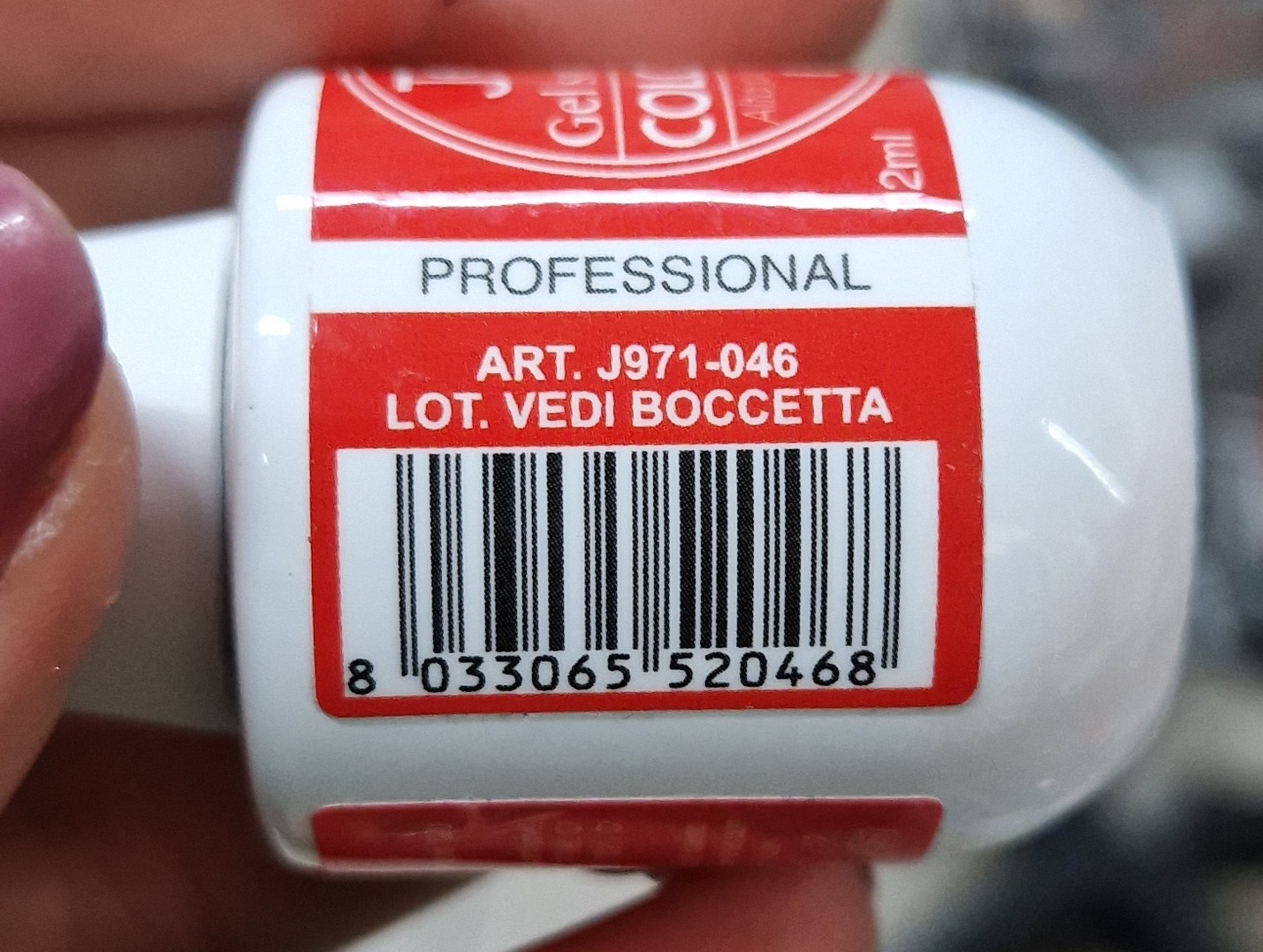 Official image of Gel nail polish ; Jessie Milano ; Color Shine 046 published by OECD 4