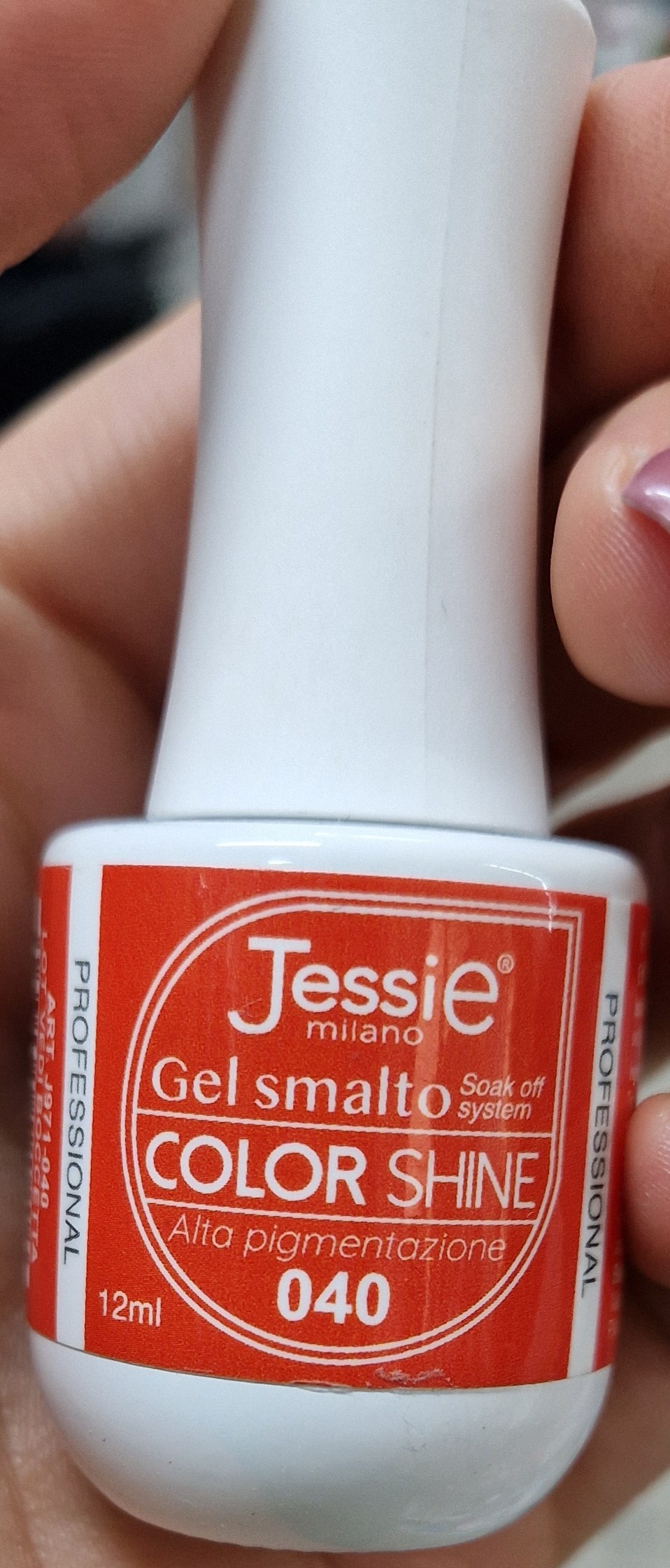 Official image of Gel nail polish ; Jessie Milano ; Color Shine 040 published by OECD
