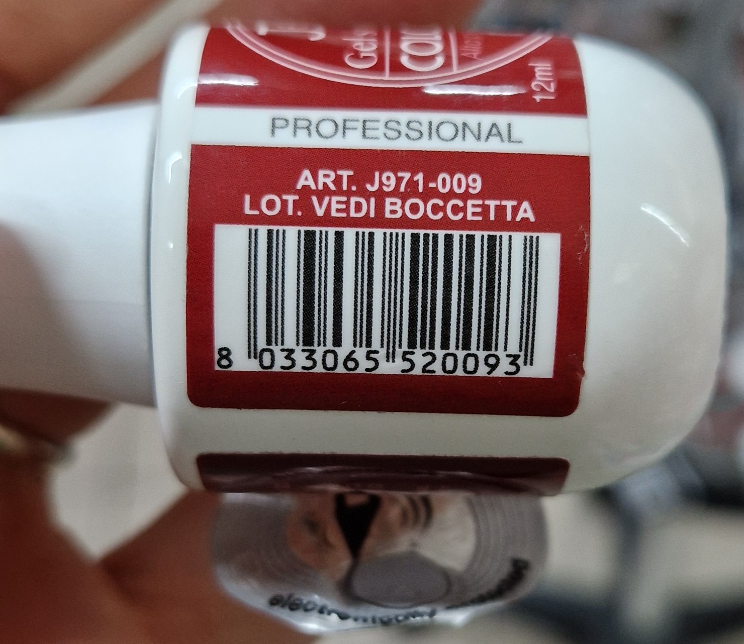 Official image of Gel nail varnish ; JE Jessie Milano ; Color Shine 009 published by OECD 3
