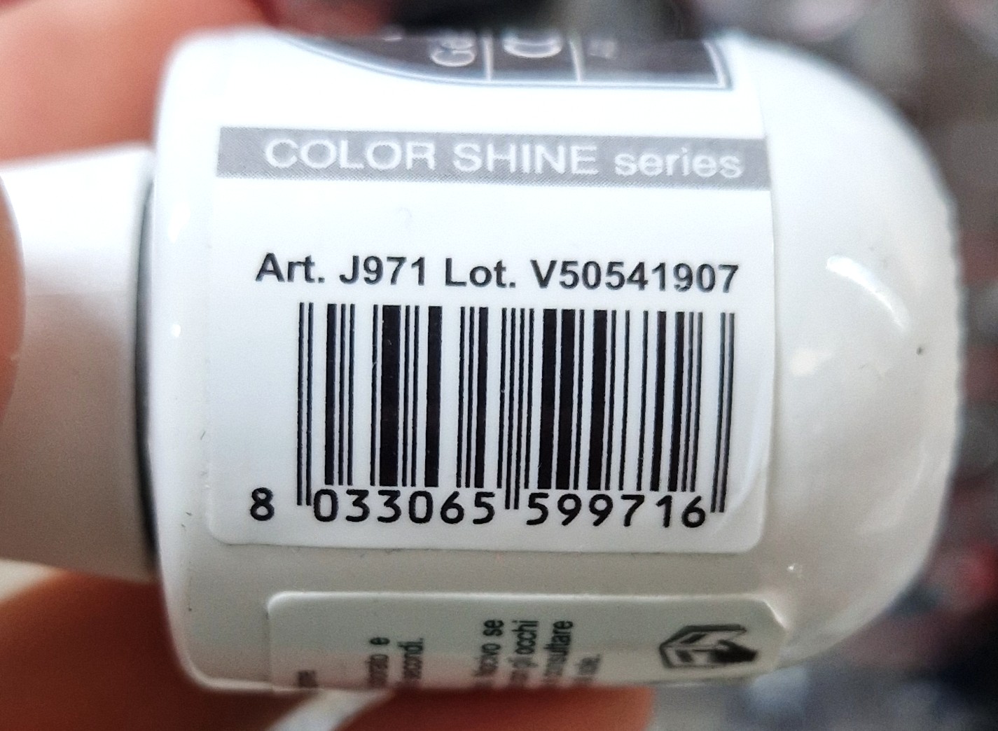 Official image of Gel nail polish ; Jessie Milano ; Color Life pigmentazione colori 274 e 275 published by OECD 3