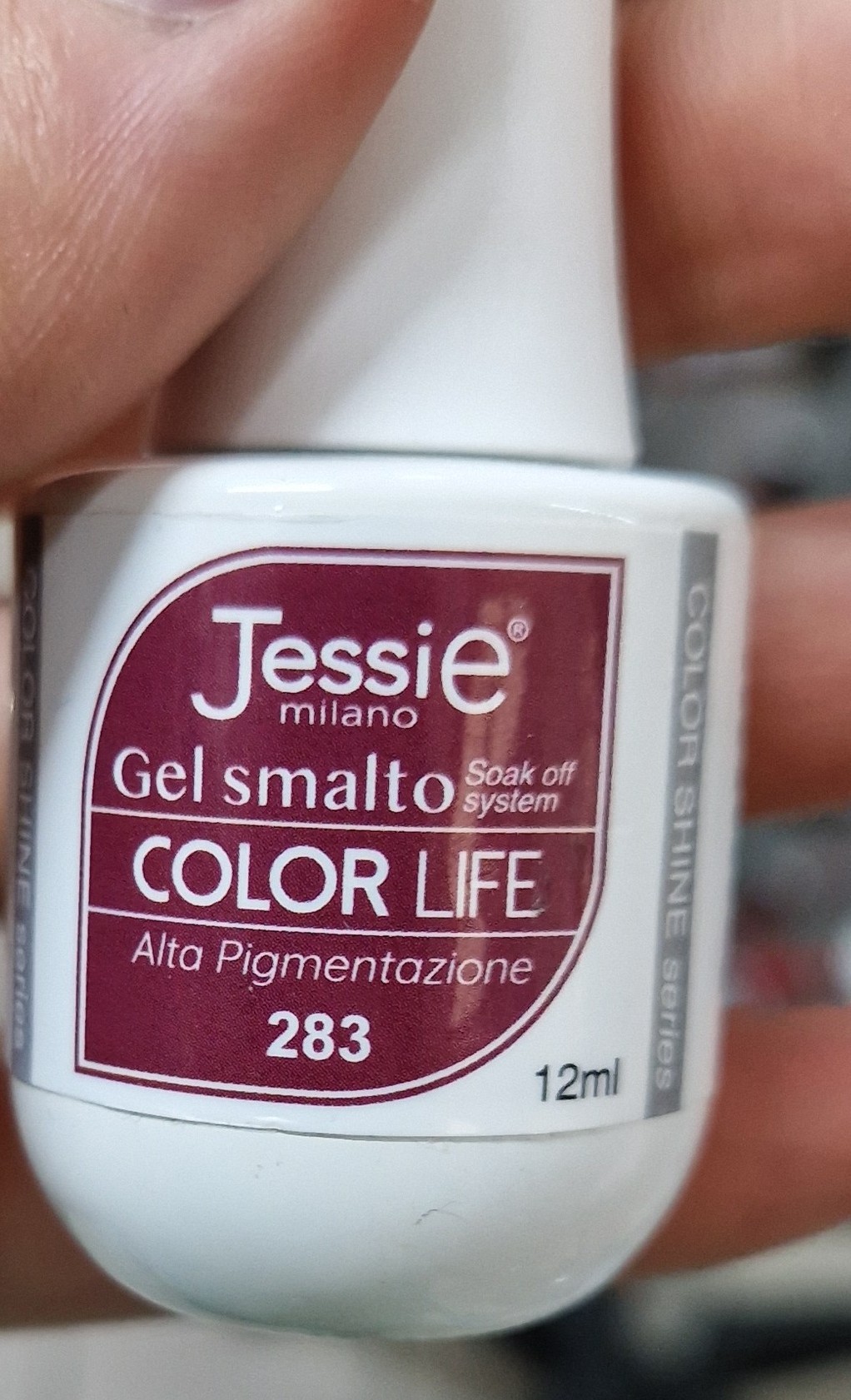 Official image of Gel nail polish ; Jessie Milano ; Color Life pigmentazione published by OECD 4