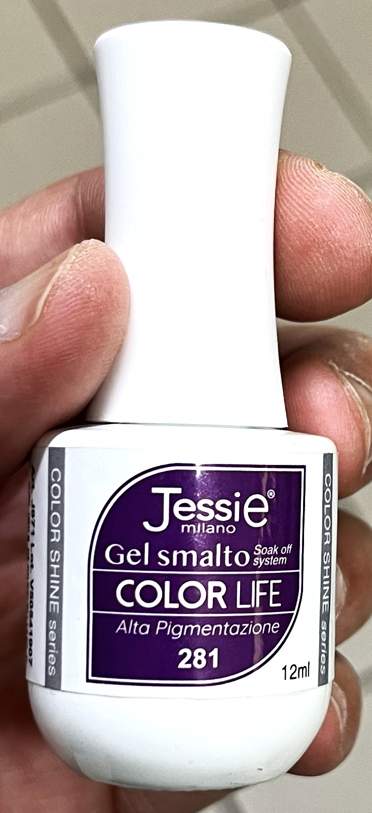 Official image of Gel nail polish ; Jessie Milano ; Color Life pigmentazione published by OECD