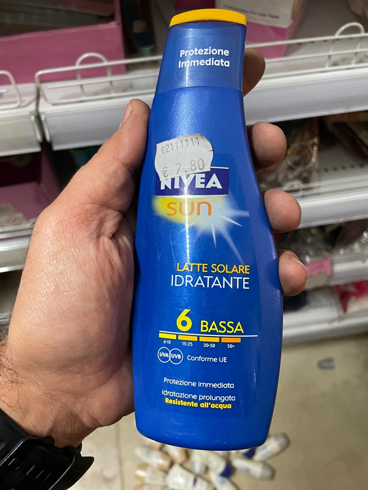 Official image of Sun protection milk ; Nivea sun ; Latte solare idratante protezione 6 bassa published by OECD