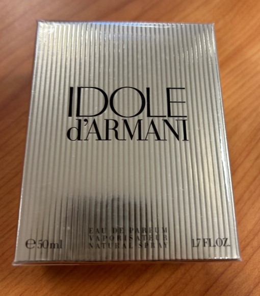Official image of Perfume ; Giorgio Armani ; Idole d'Armani published by OECD