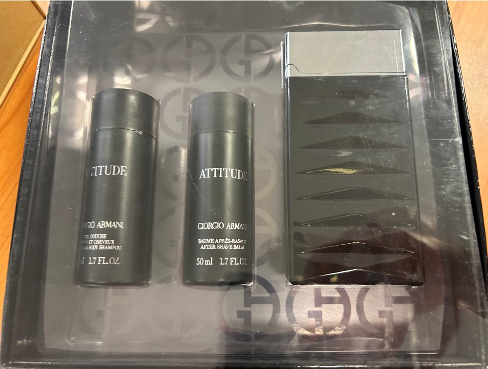 Official image of Cosmetics set ; Giorgio Armani ; Attitude published by OECD
