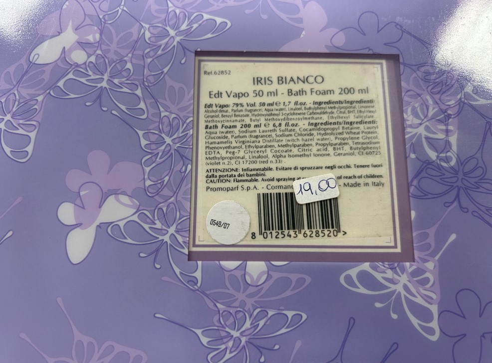 Official image of Cosmetics set ; Unknown ; Iris Bianco published by OECD 2