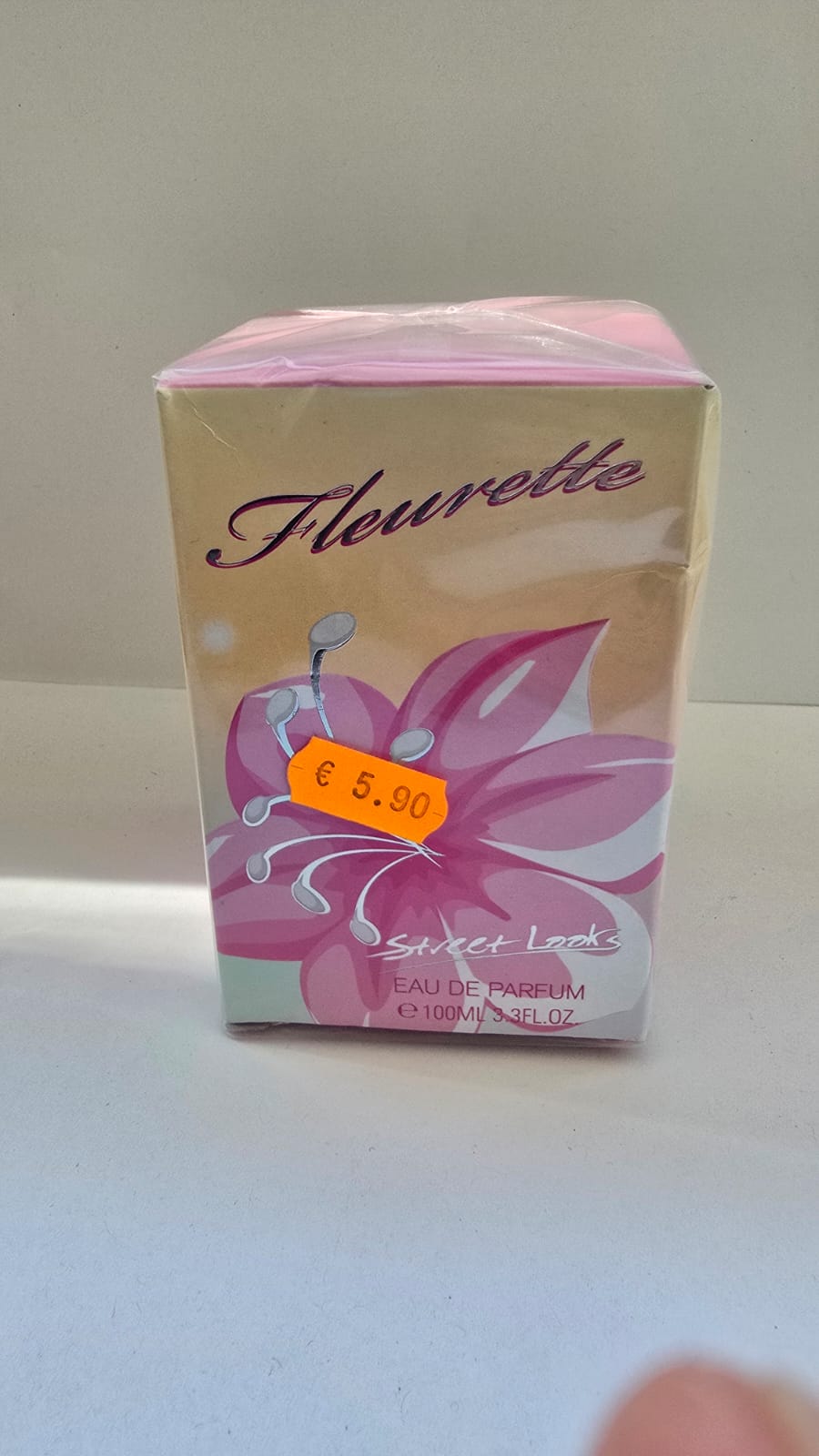 Official image of Perfume ; Coscentra ; Fleurette - street looks published by OECD
