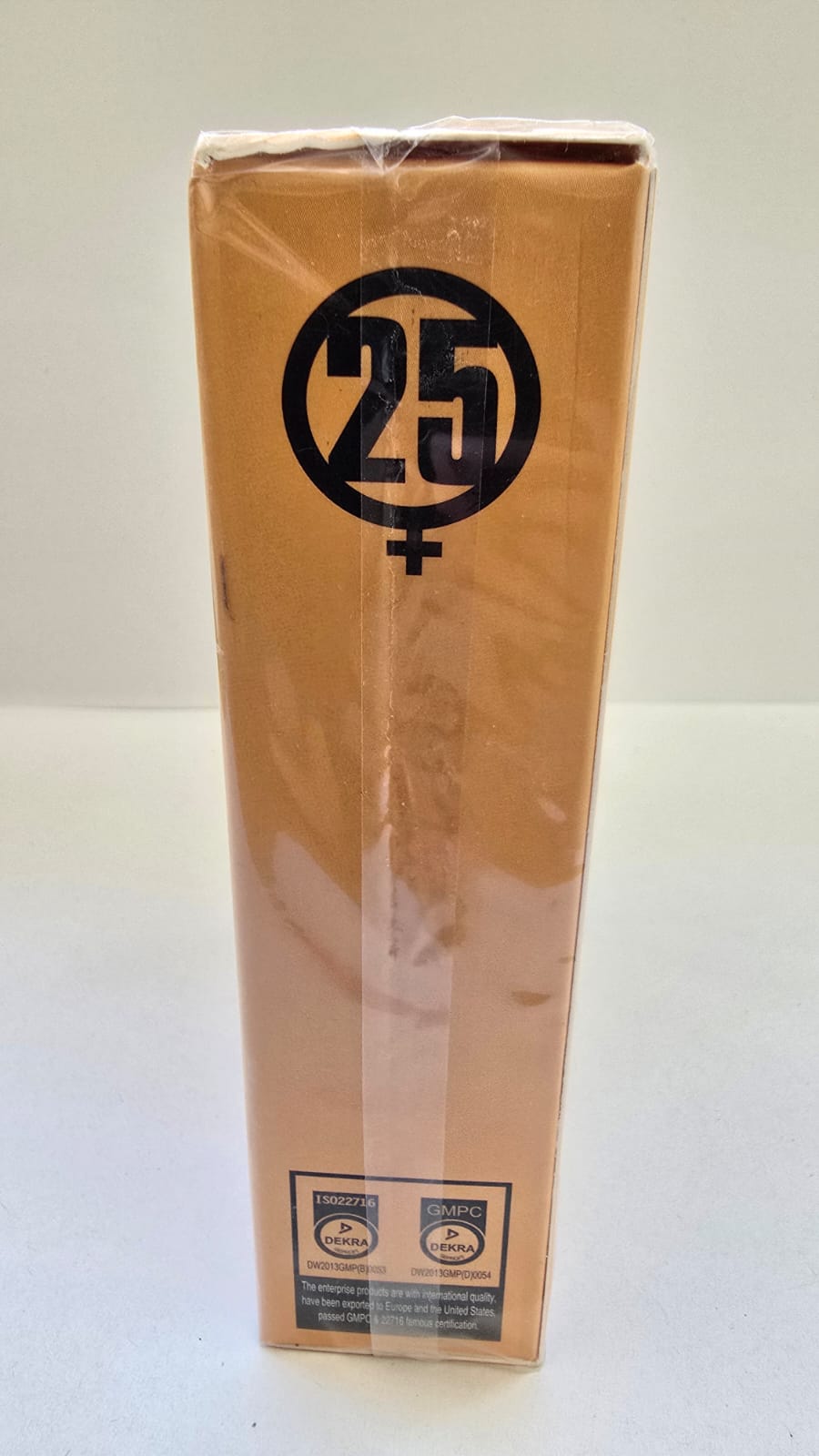 Official image of Perfume ; Yesensy Parfum ; Woman trillion published by OECD 4