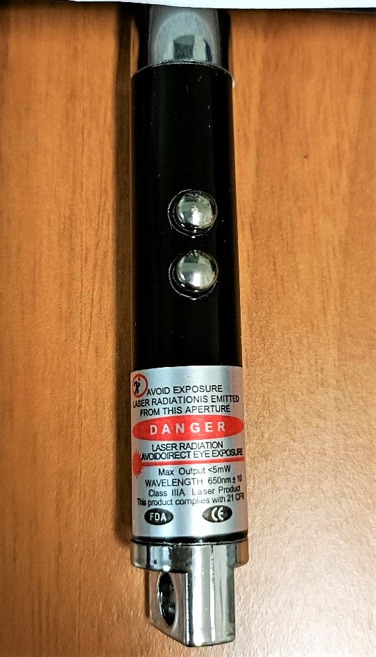 Official image of Laser pointer ; Unknown ; 2 in 1 Laser e luce published by OECD 8
