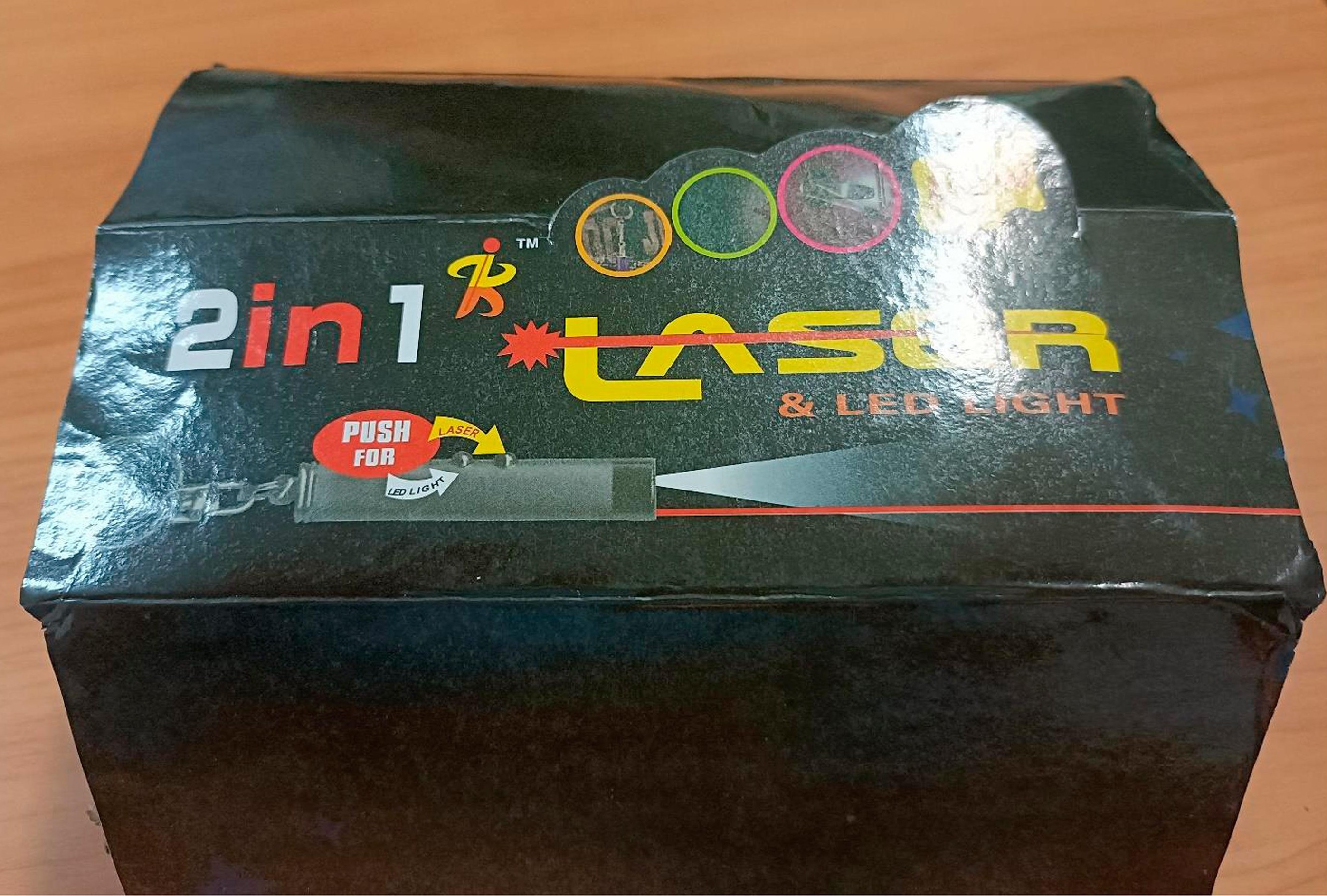 Official image of Laser pointer ; Unknown ; 2 in 1 laser e luce published by OECD
