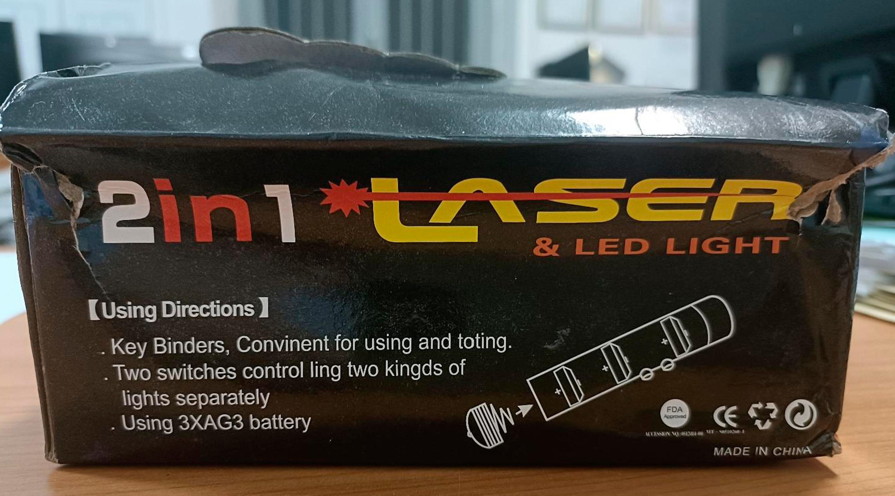 Official image of Laser pointer ; Unknown ; 2 in 1 laser e luce published by OECD 2