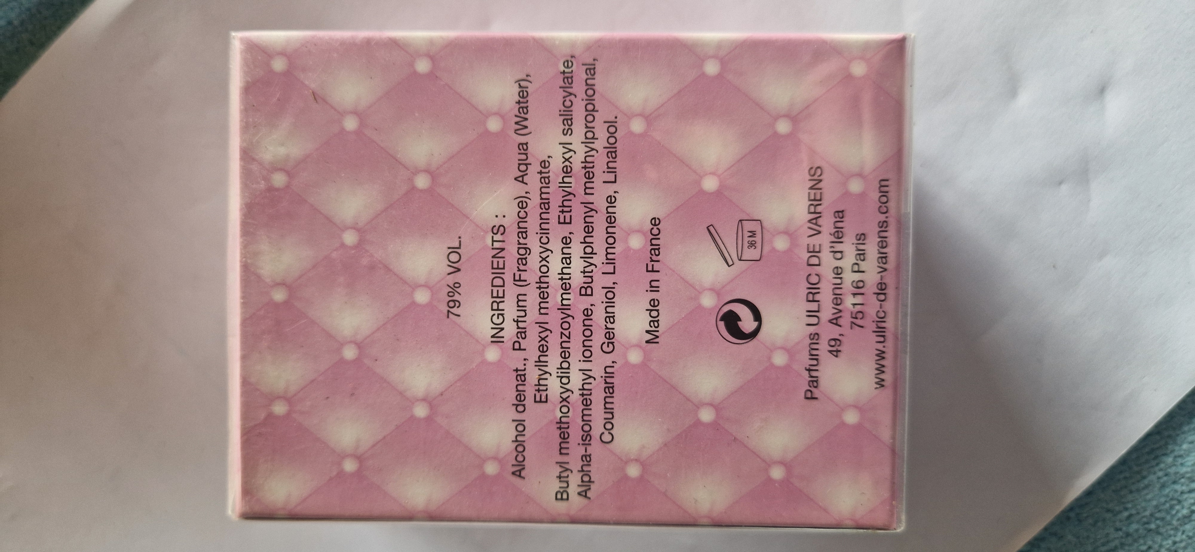 Official image of Perfume ; Ulric de Varens ; miss Cotton Musk published by OECD 3