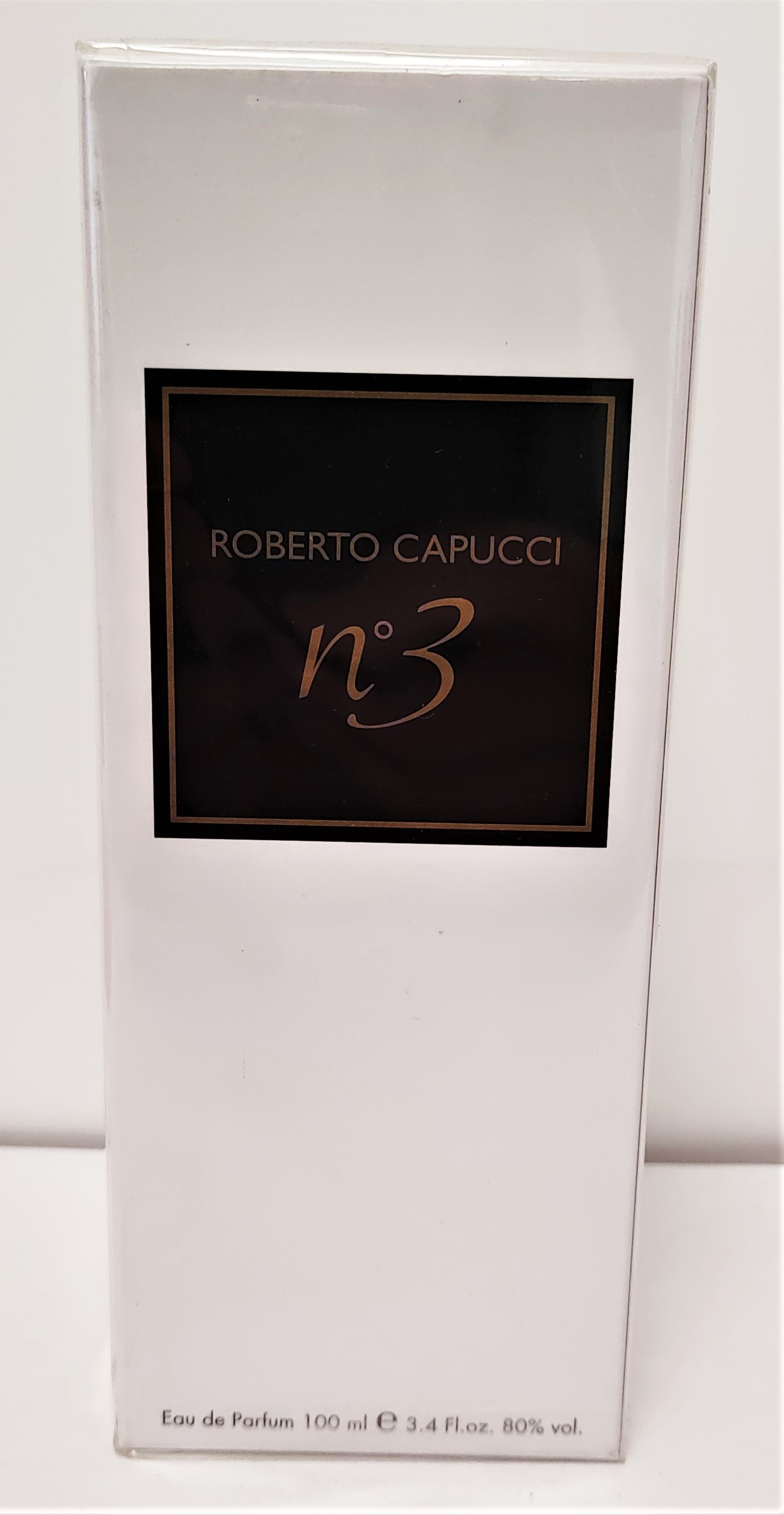 Official image of Perfume ; Roberto Capucci ; n° 3 published by OECD