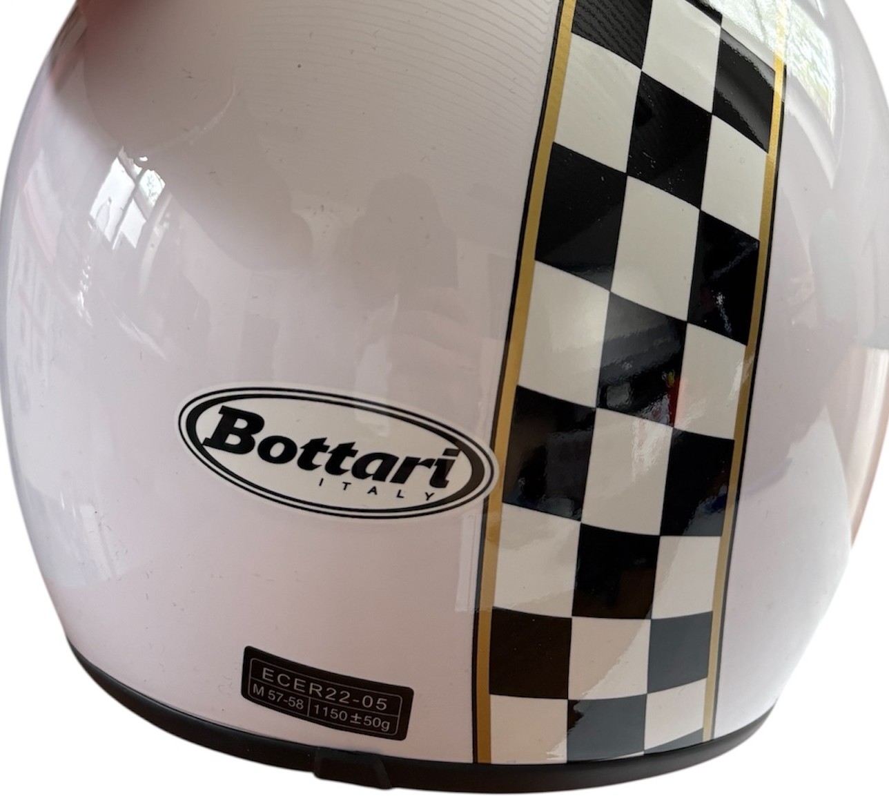Official image of Motorcycle helmet ; Bottari ; Snapper published by OECD 2