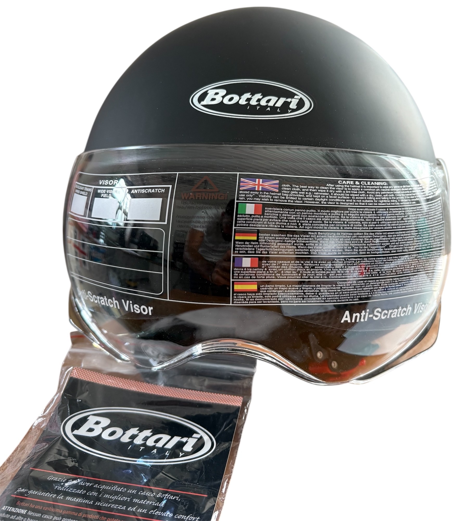 Official image of Motorcycle helmet ; Bottari ; Oki Dok published by OECD