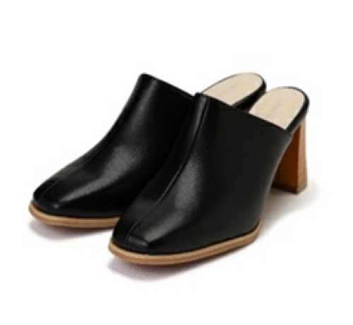 Official image of FREE'S MART square toe mule published by OECD