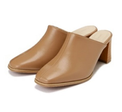Official image of FREE'S MART square toe mule published by OECD 3
