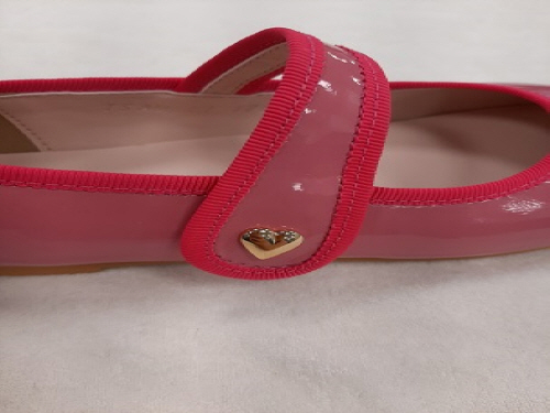 Official image of Textile product for children (Shoes) published by OECD 2