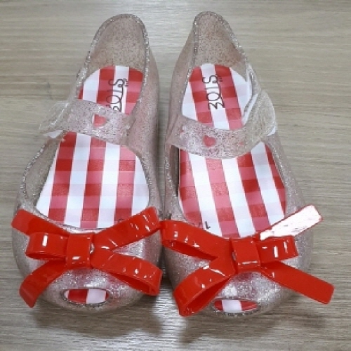 Official image of Textile product for children published by OECD