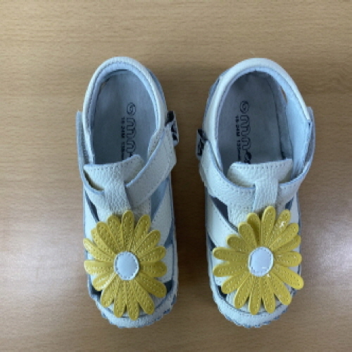 Official image of Leather product for children published by OECD