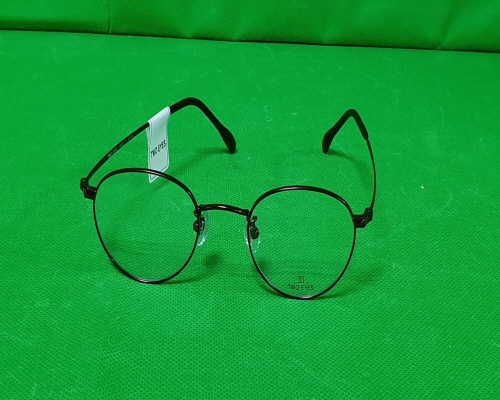 Official image of Glasses frame for children published by OECD